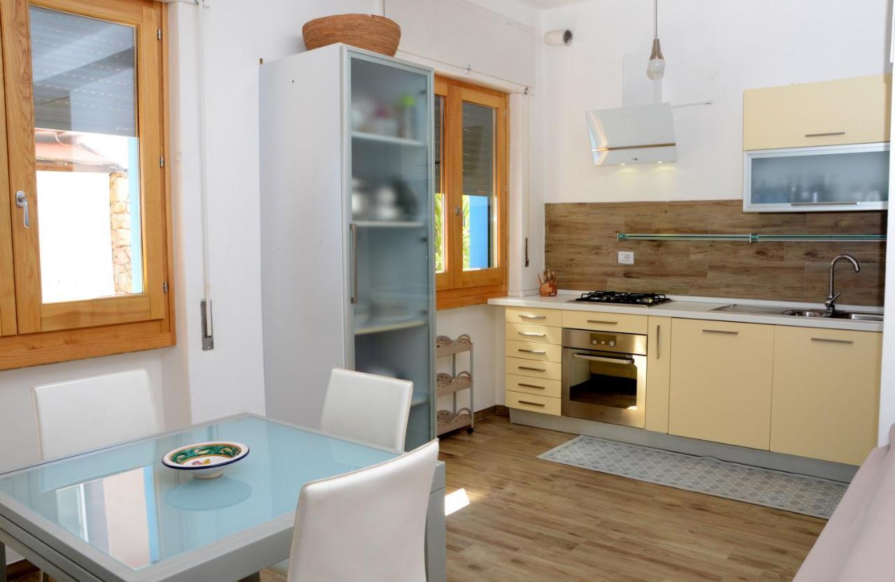 Apartments Villa Corrias กาลา ลีเบรอตโต ภายนอก รูปภาพ